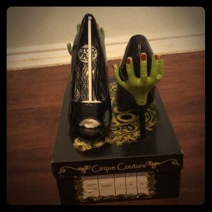 Too fast zombie hand heel walking dead horror pin